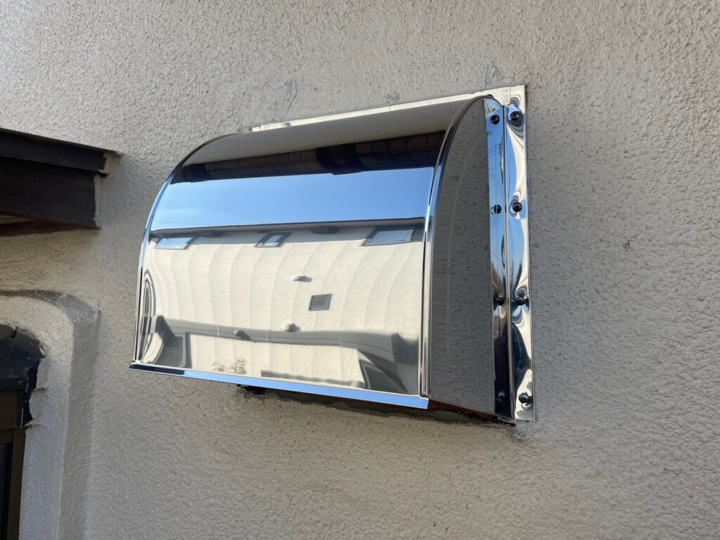 R5.12.26　生駒市　M様邸　外部フード取り替え工事