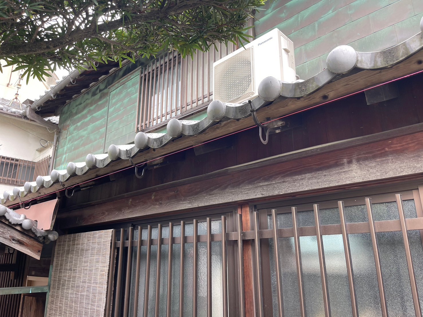 正面下屋根雨とい修理工事