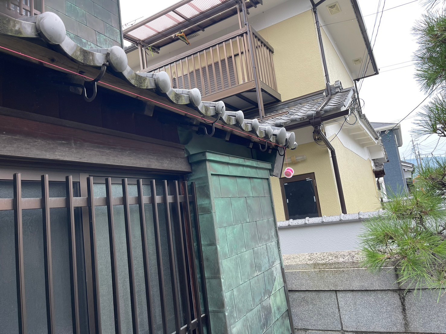 正面下屋根雨とい修理工事