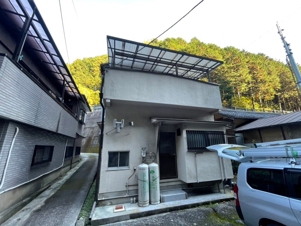 R7.1/25　和泉市　西辻様邸　正面テラス雨とい修理、その他工事