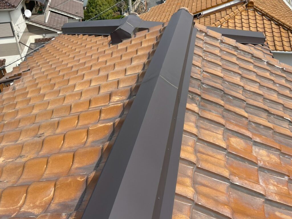 R7.3/20～3/22　三郷町　T様邸　雨漏り修理工事(棟板金巻き)