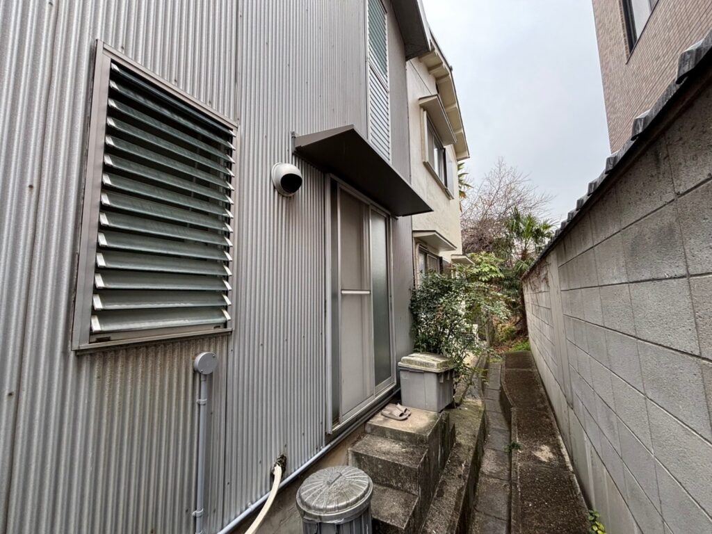 R7.2/28　大和郡山市　I様邸　勝手口庇取り付け工事