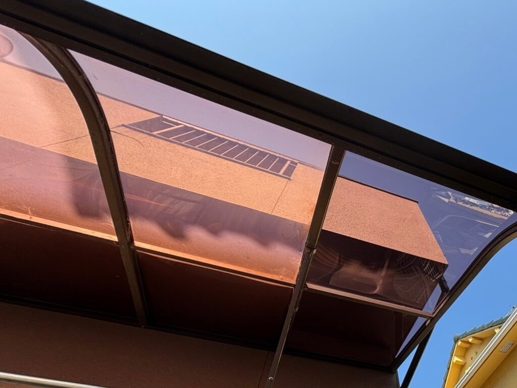 R7.3/1　安堵町　K様邸　テラス屋根ポリカ張り替え、裏側雨とい修理工事