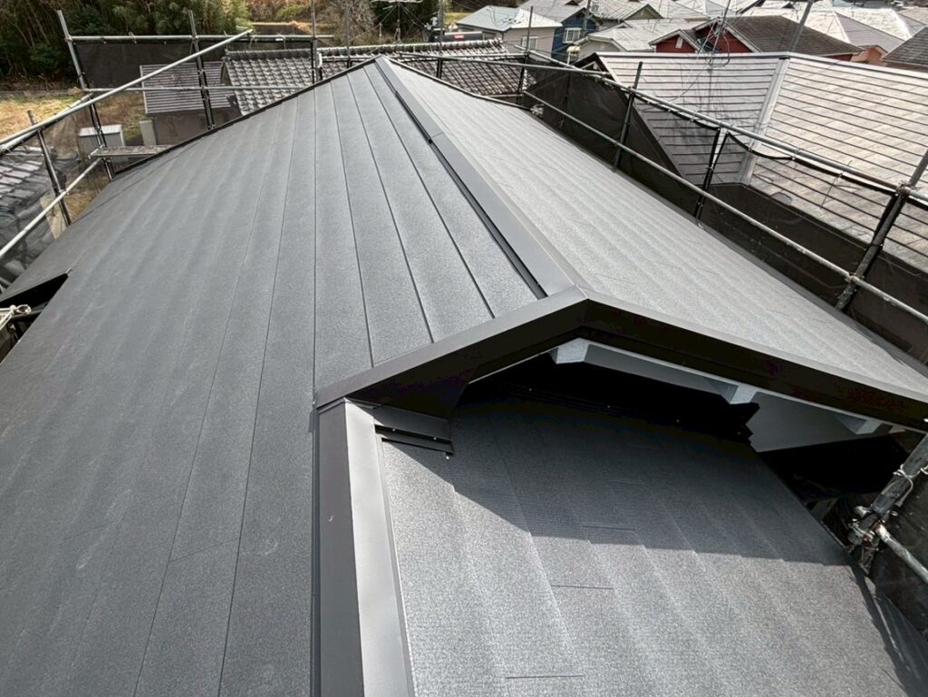 R7.3/17～3/31　生駒市　Y様邸　屋根改修工事(カバー工法：シルキーG2)