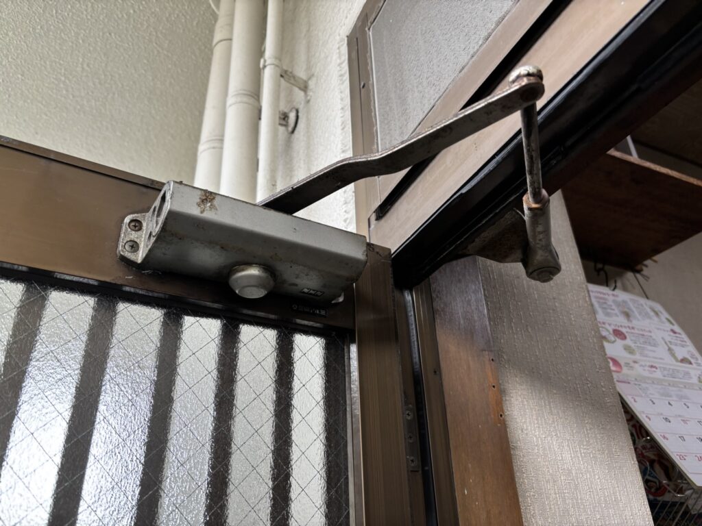 R7.3/6　鶴見区　W様邸　ドアクローザー交換工事