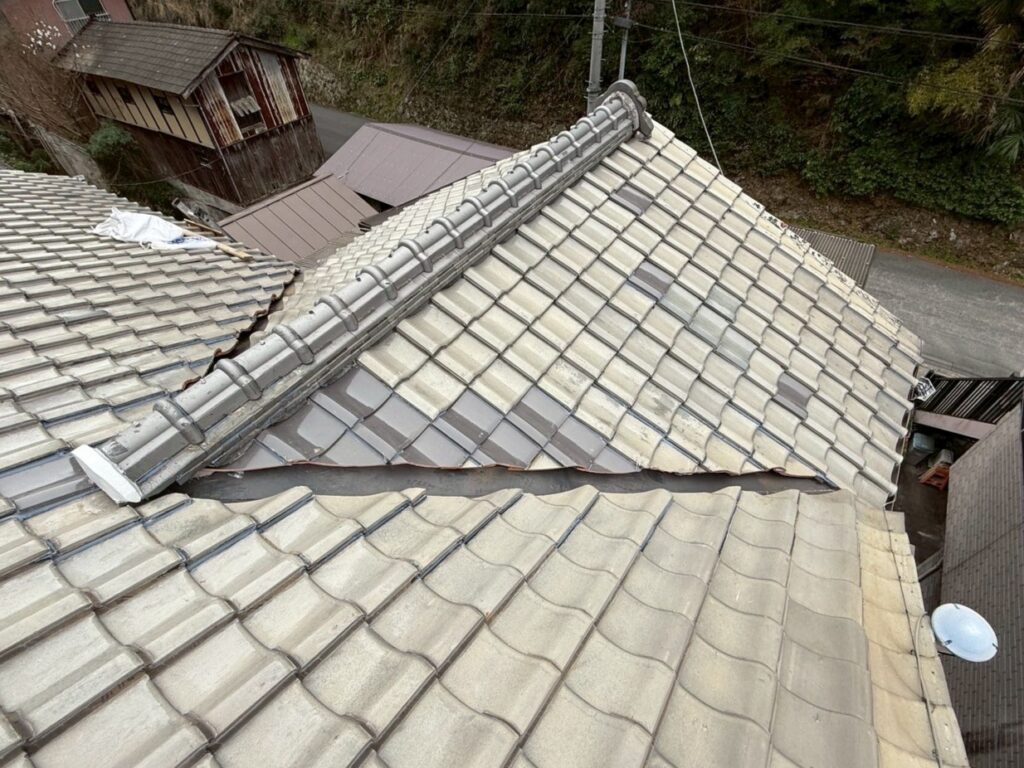 R7.4/5～4/7　和泉市　西辻様邸　屋根修理工事