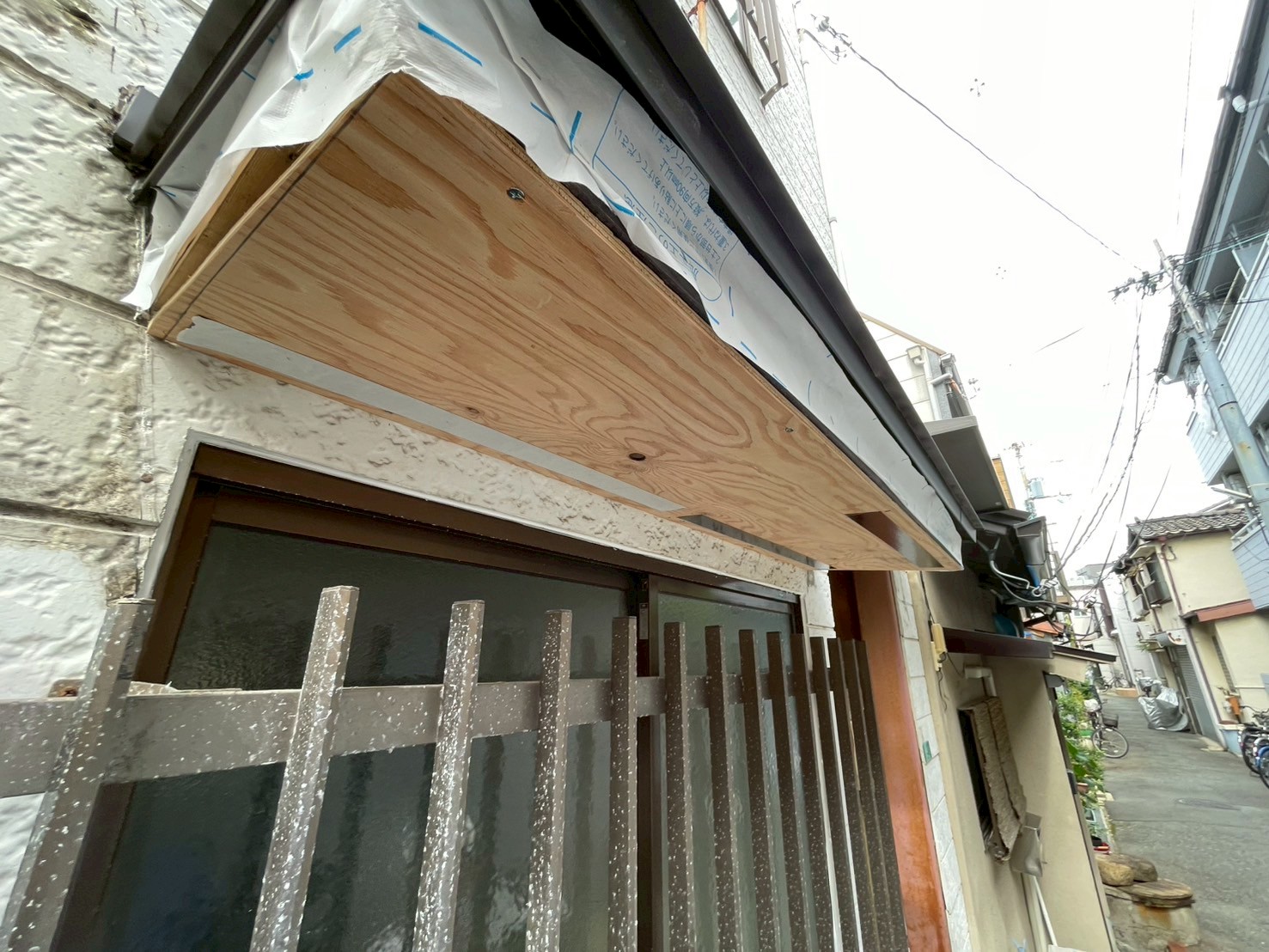 R7.6/12〜18 阿倍野区 O様 庇工事 | 大阪市のその他の工事 | 森板金(有限会社森建築板金工業)