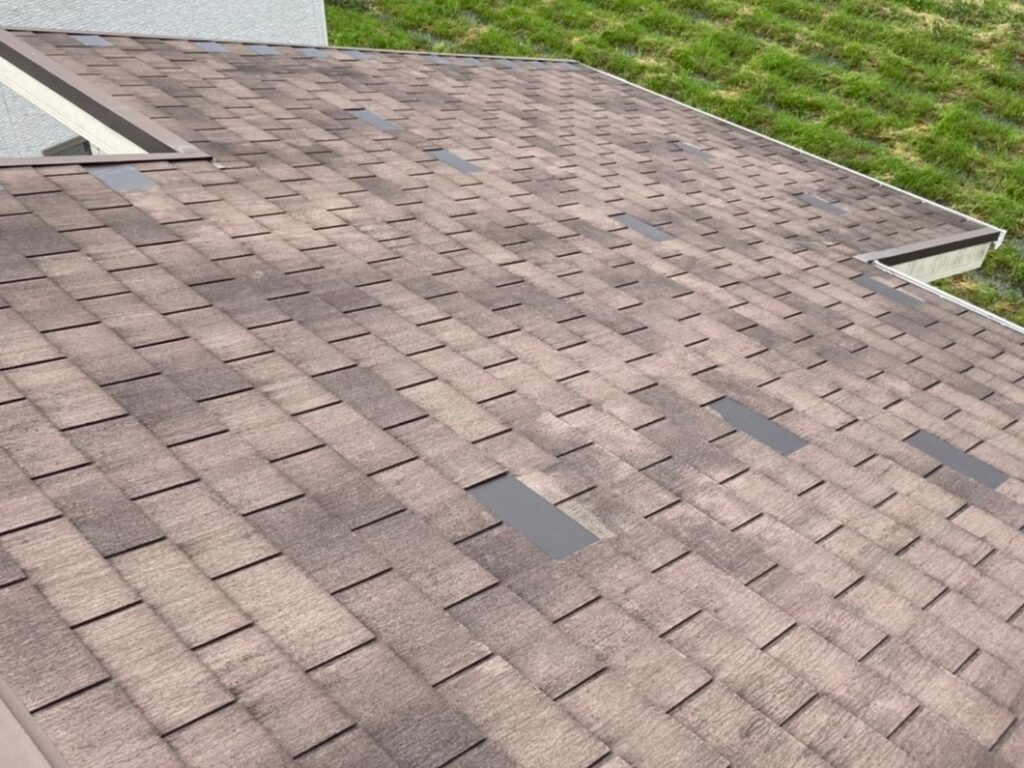 奈良県　T様邸　屋根ひび割れ、めくれ部分ガルバ差し込み工事