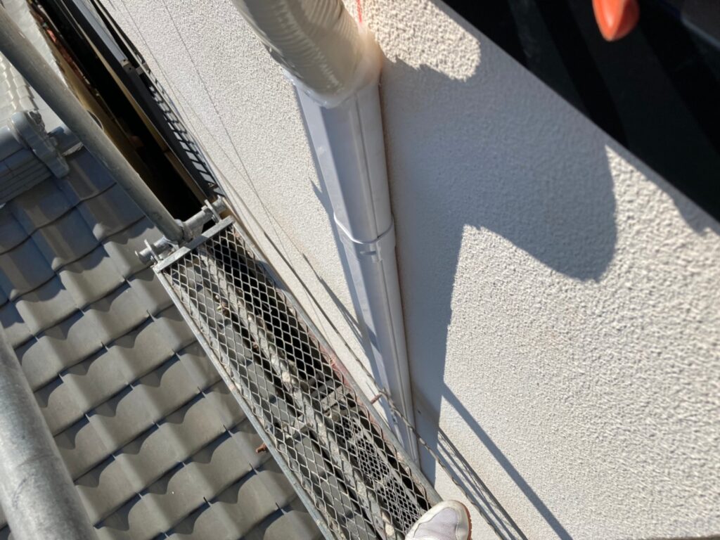 住之江区　R様邸　クーラーパイプ取り付け工事