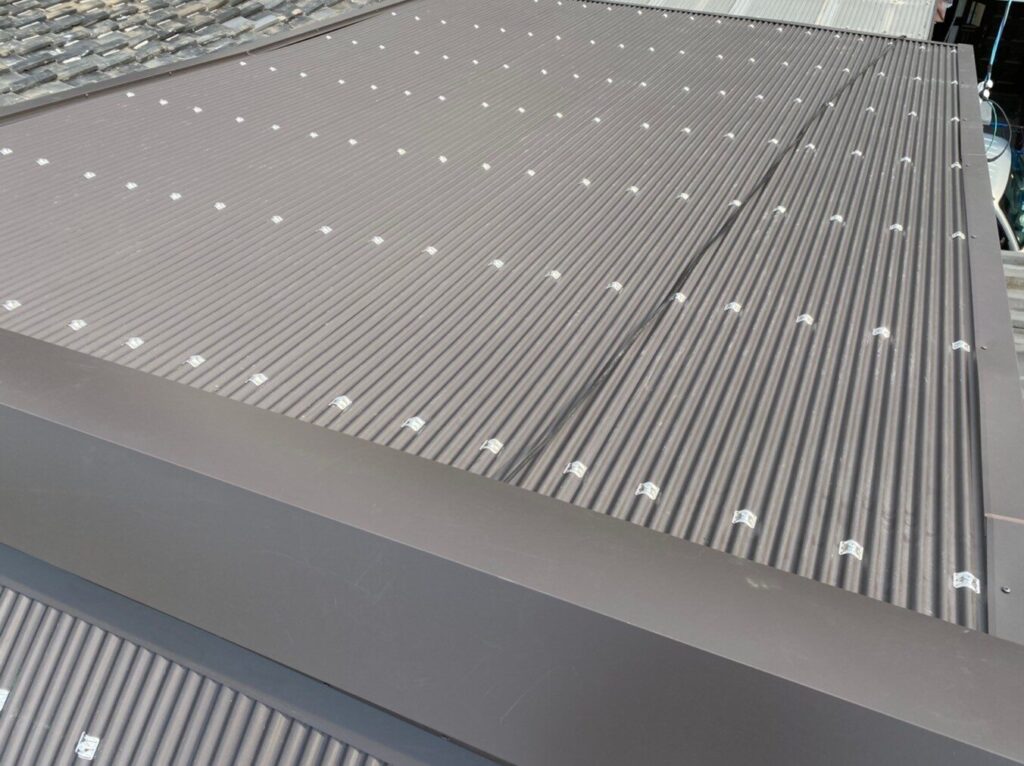 四條畷市　O様　ガルバリウム小波カバー工事