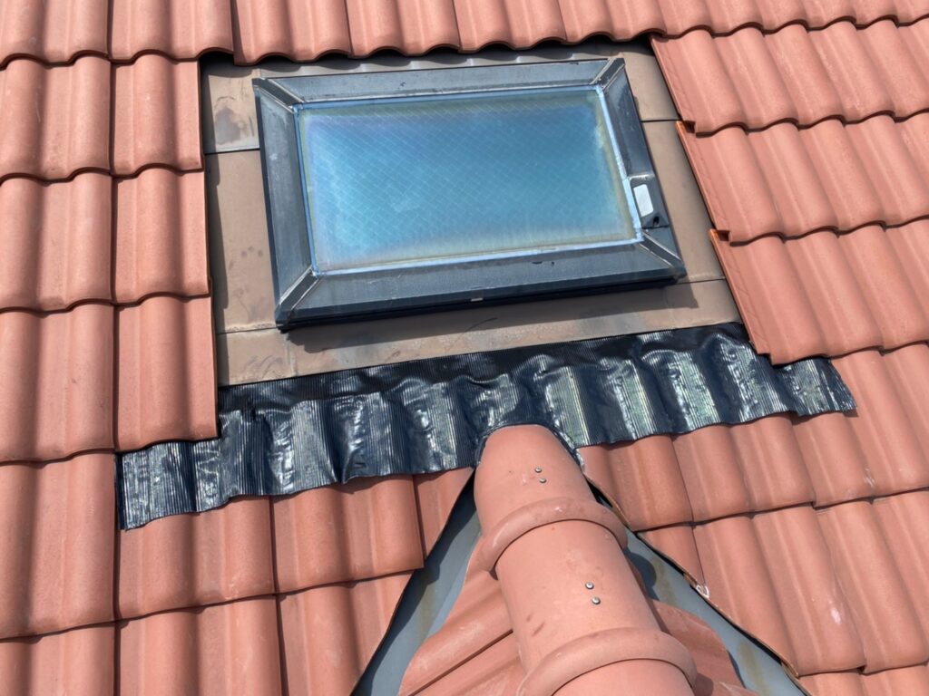 奈良市　K様邸　天窓シーリング打ち替え、ビス締め直し、鉛板塗装