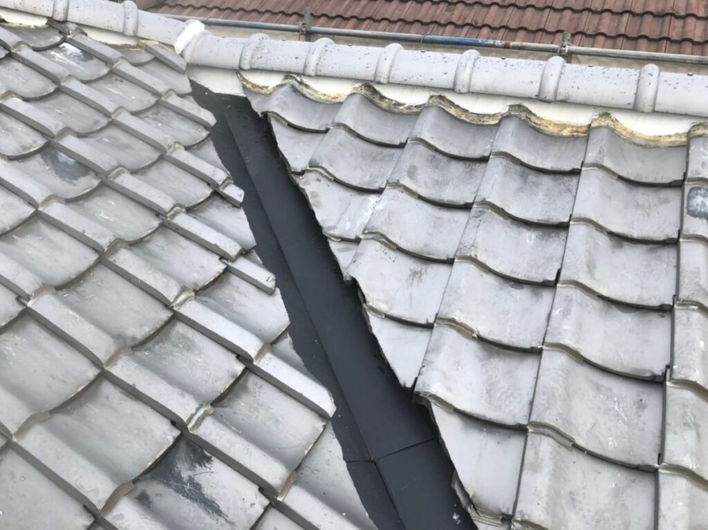 葛城市　M様邸　強化棟、谷板金入替工事