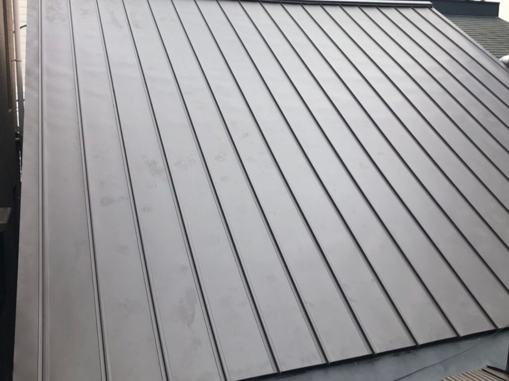 大阪市　Jeeno様　屋根葺き替え工事：タテヒラ葺き