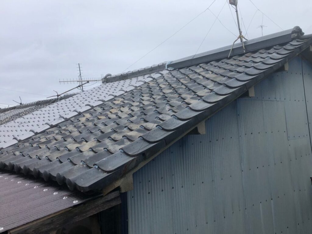 大東市　H様邸　ズレ上げラバーロック、棟カバー、外壁修理、樋、ポリカ張替え工事