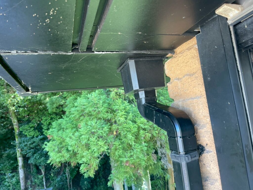 R7.7/19　貝塚市　B様邸　雨とい修理、掃除作業