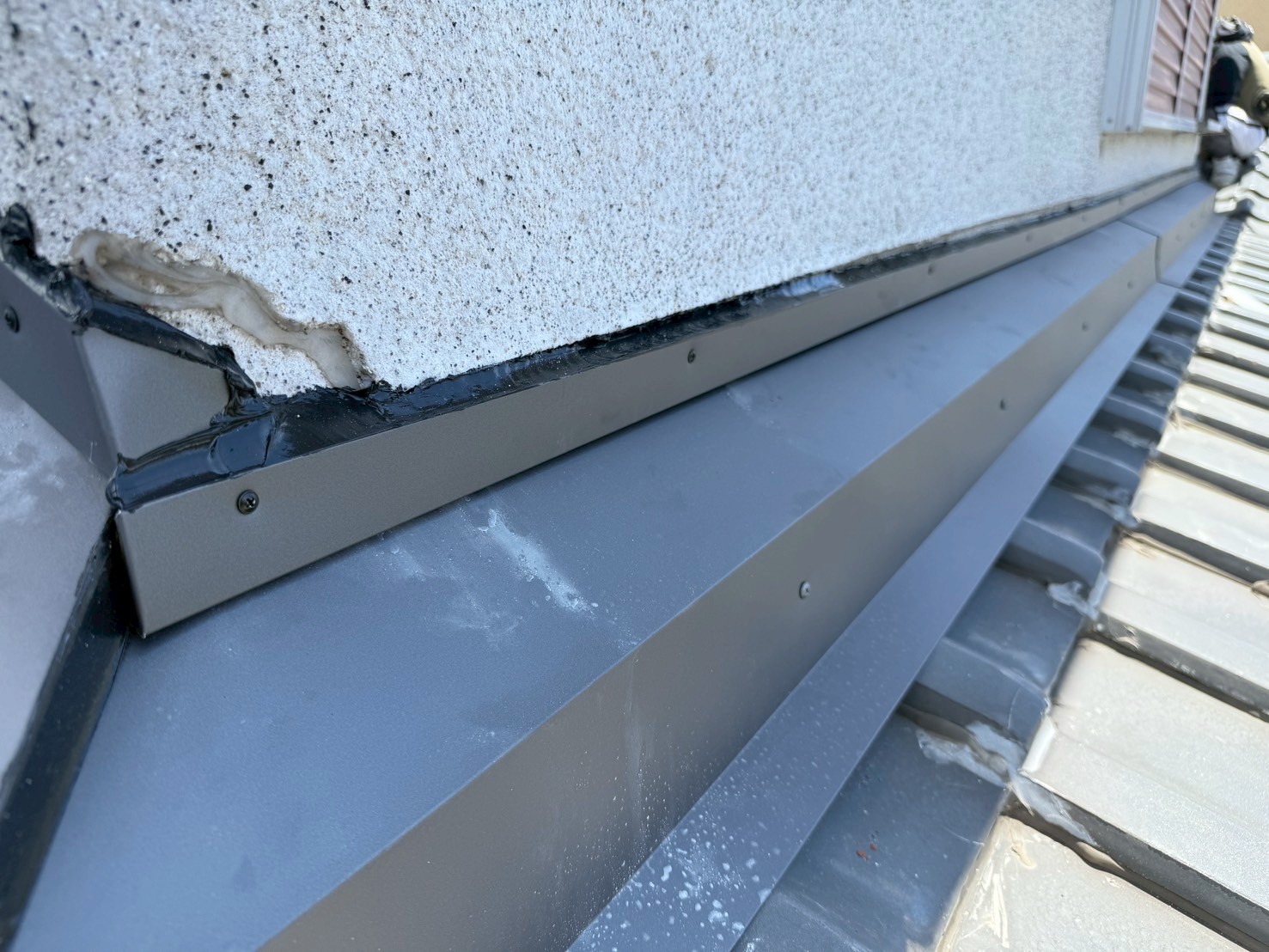 壁際板金カバー工事