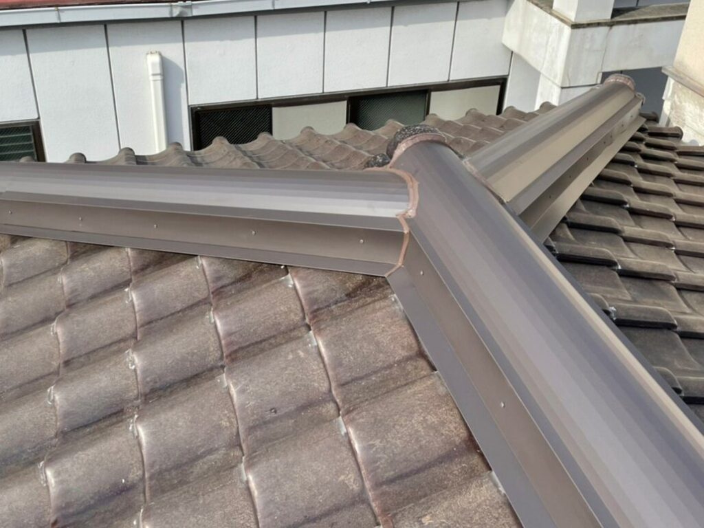 鶴見区　岡様邸　棟板金カバー工事