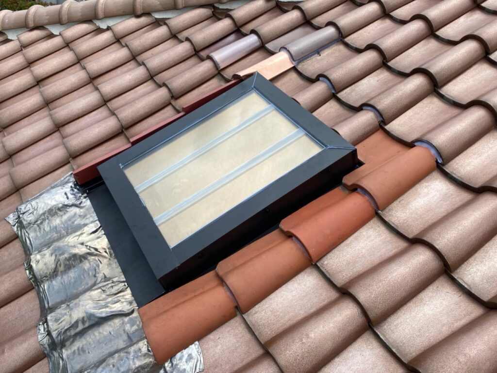 香芝市　A様邸　天窓水切り交換及び天窓上アクリル板取付