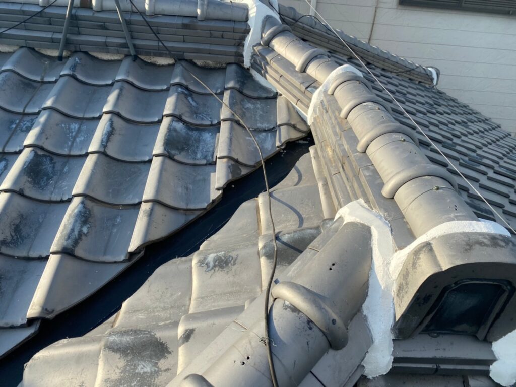 奈良市　松田様邸　谷入れ替え工事(カラーステンレス)、しっくい工事、室内工事