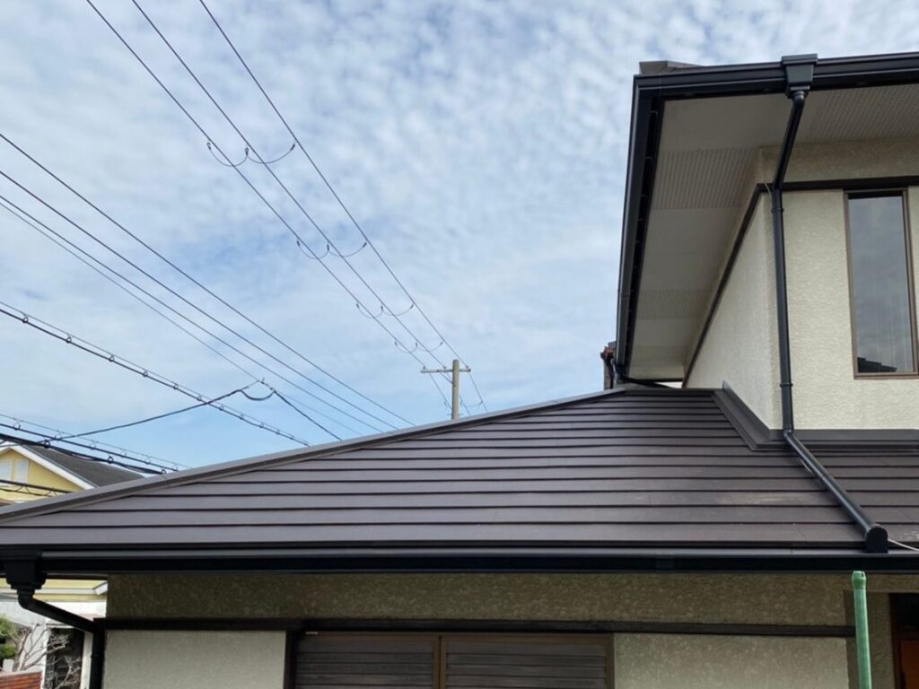 和泉市　一入様邸　MFシルキーカバー工事、雨樋・ポリカ工事、防水工事