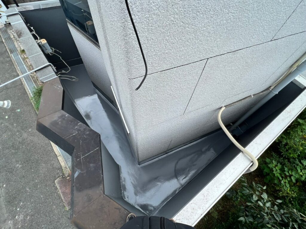 箕面市　カーサコモダ箕面様　密着ウレタン防水及び階段シーリング工事
