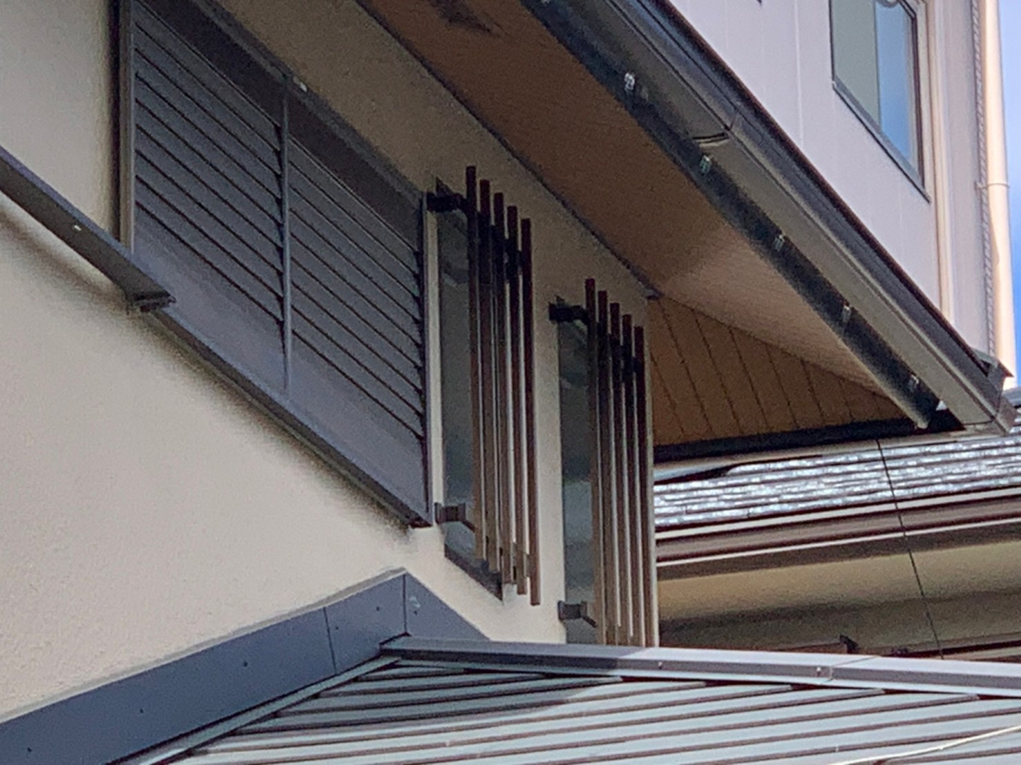枚方市　O様邸　二階窓格子取り付け工事