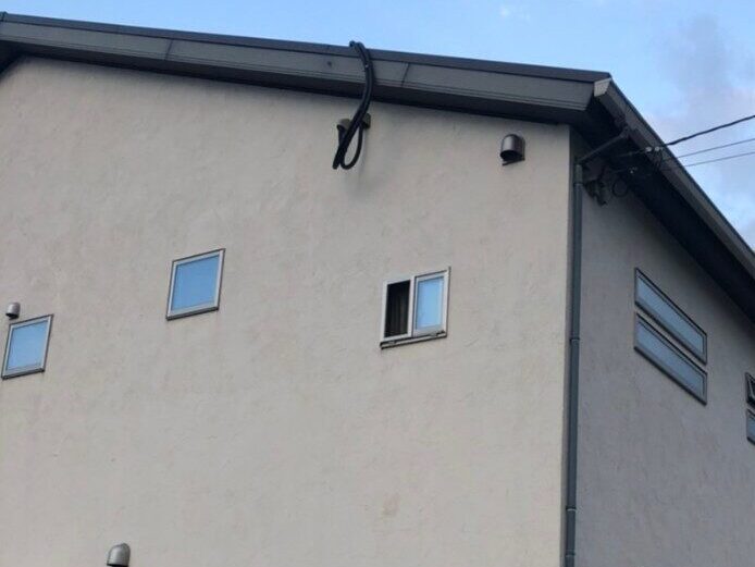 田原本町　Ｔ様邸　ソーラー下掃除、ネット取り付け工事