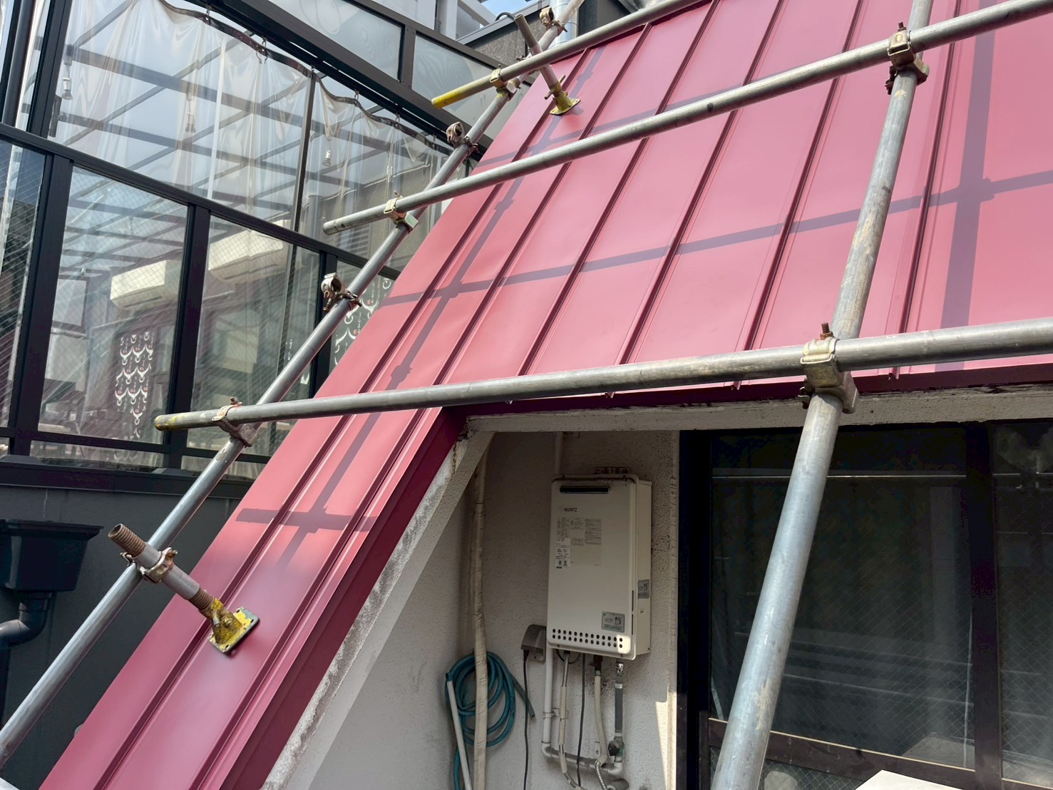 屋根工事(タイル部分)