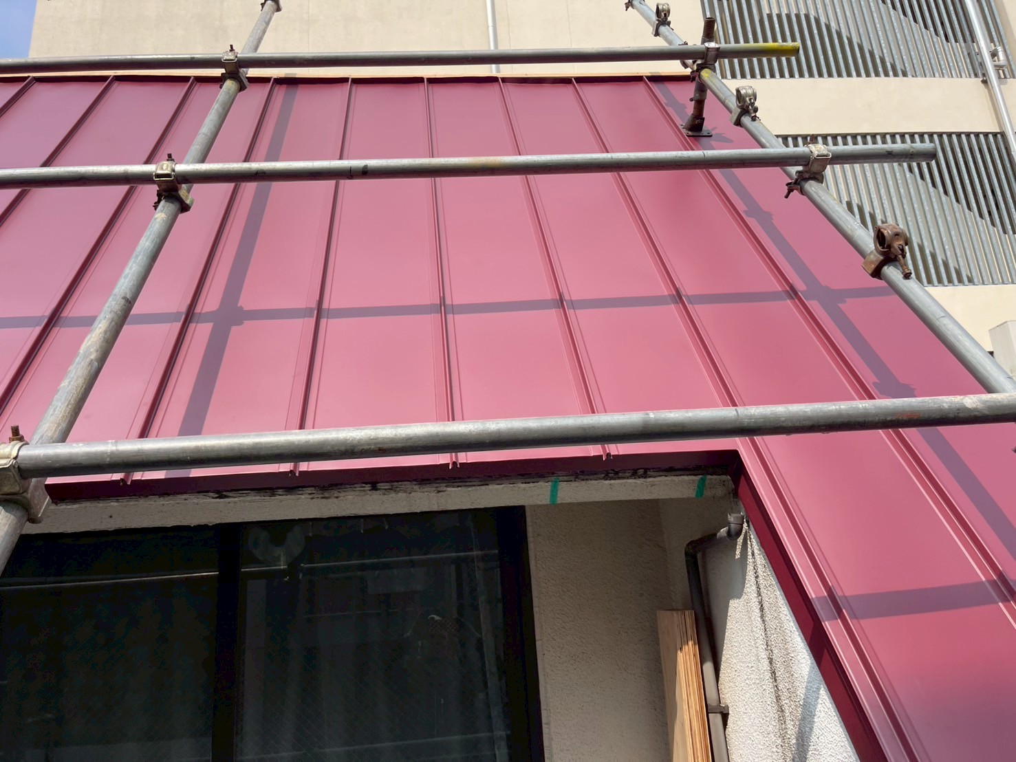 屋根工事(タイル部分)