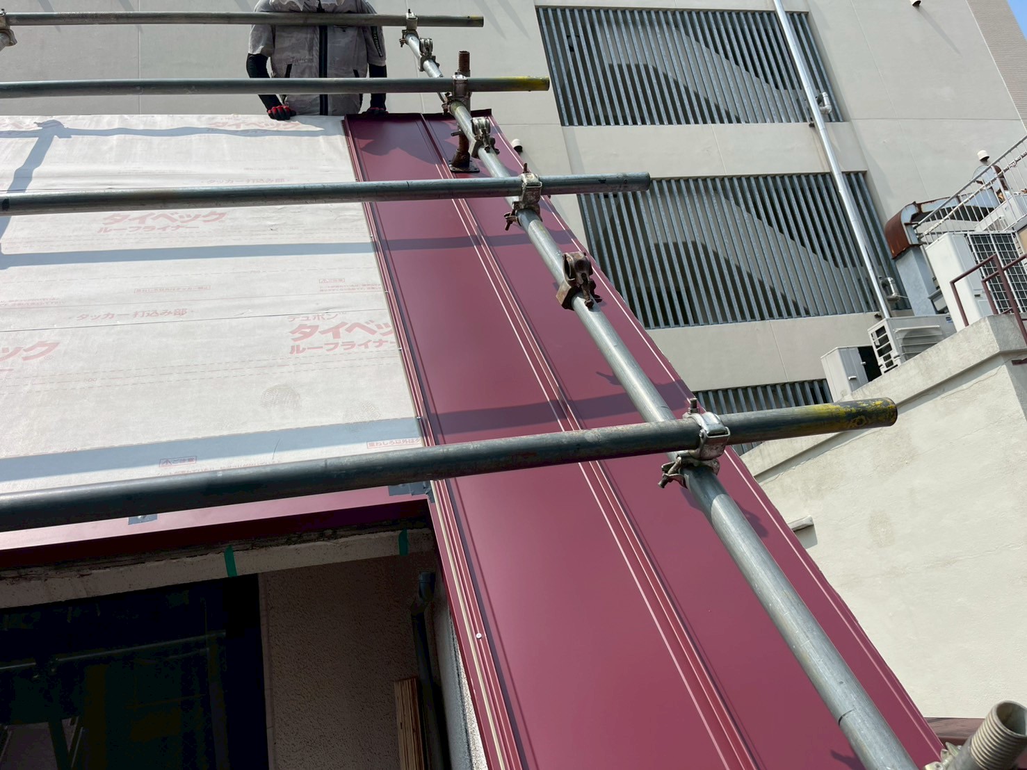 屋根工事(タイル部分)