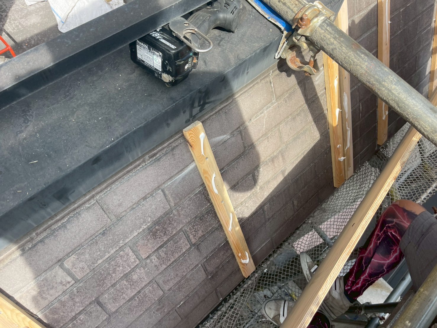 屋根工事(タイル部分)