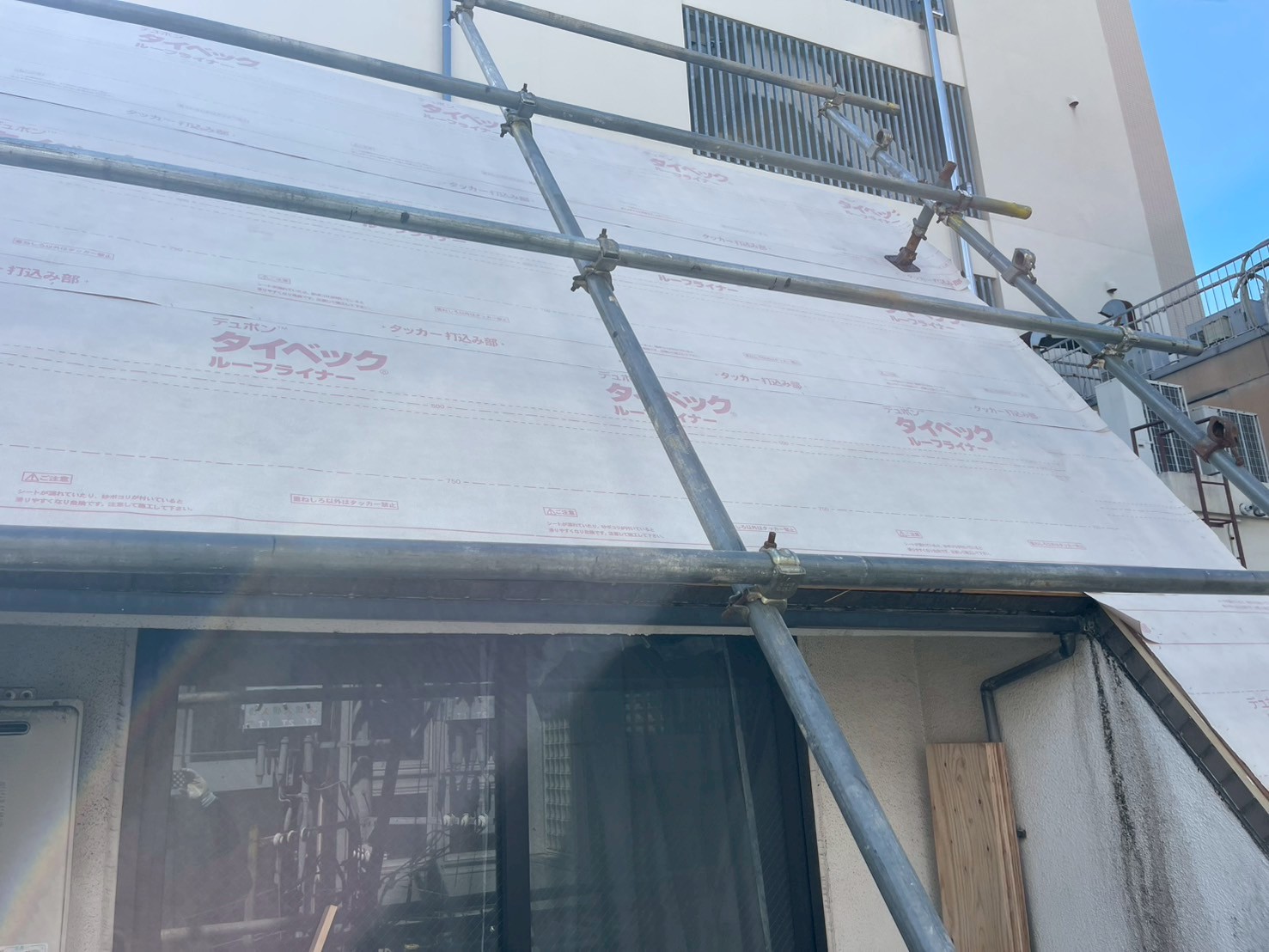 屋根工事(タイル部分)