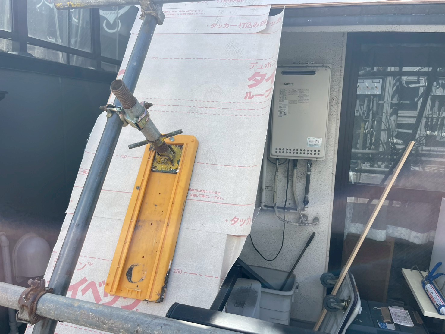 屋根工事(タイル部分)