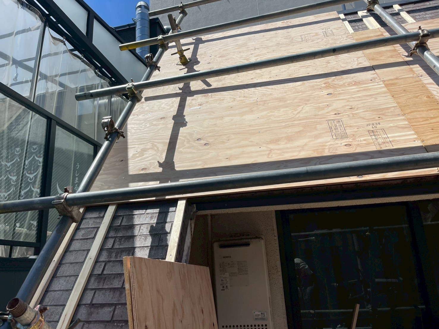 屋根工事(タイル部分)