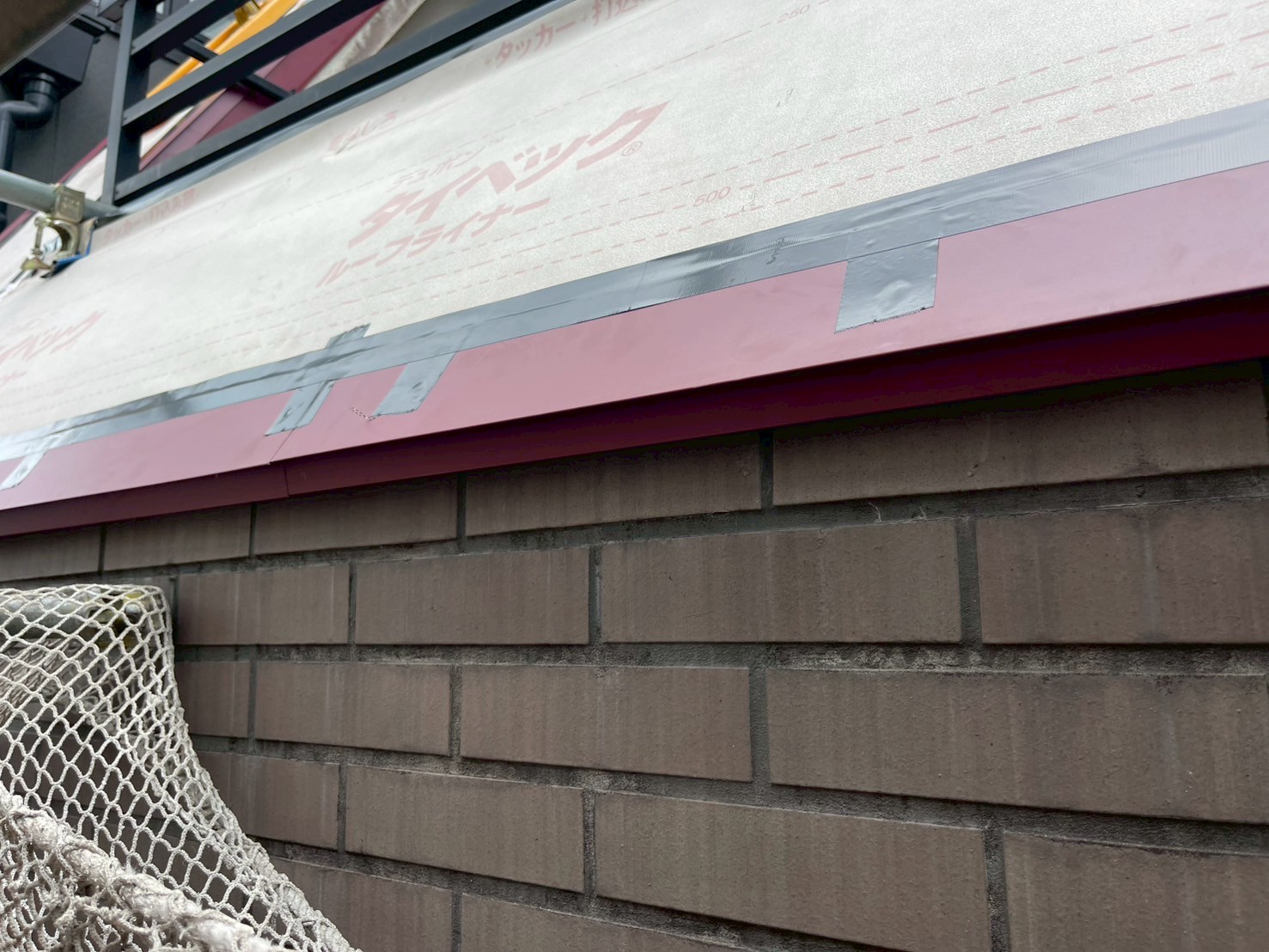 屋根工事(タイル部分)