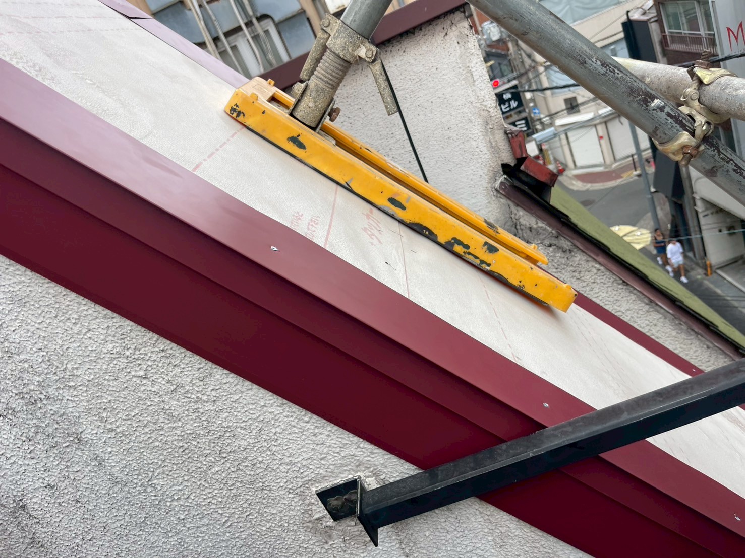 屋根工事(タイル部分)