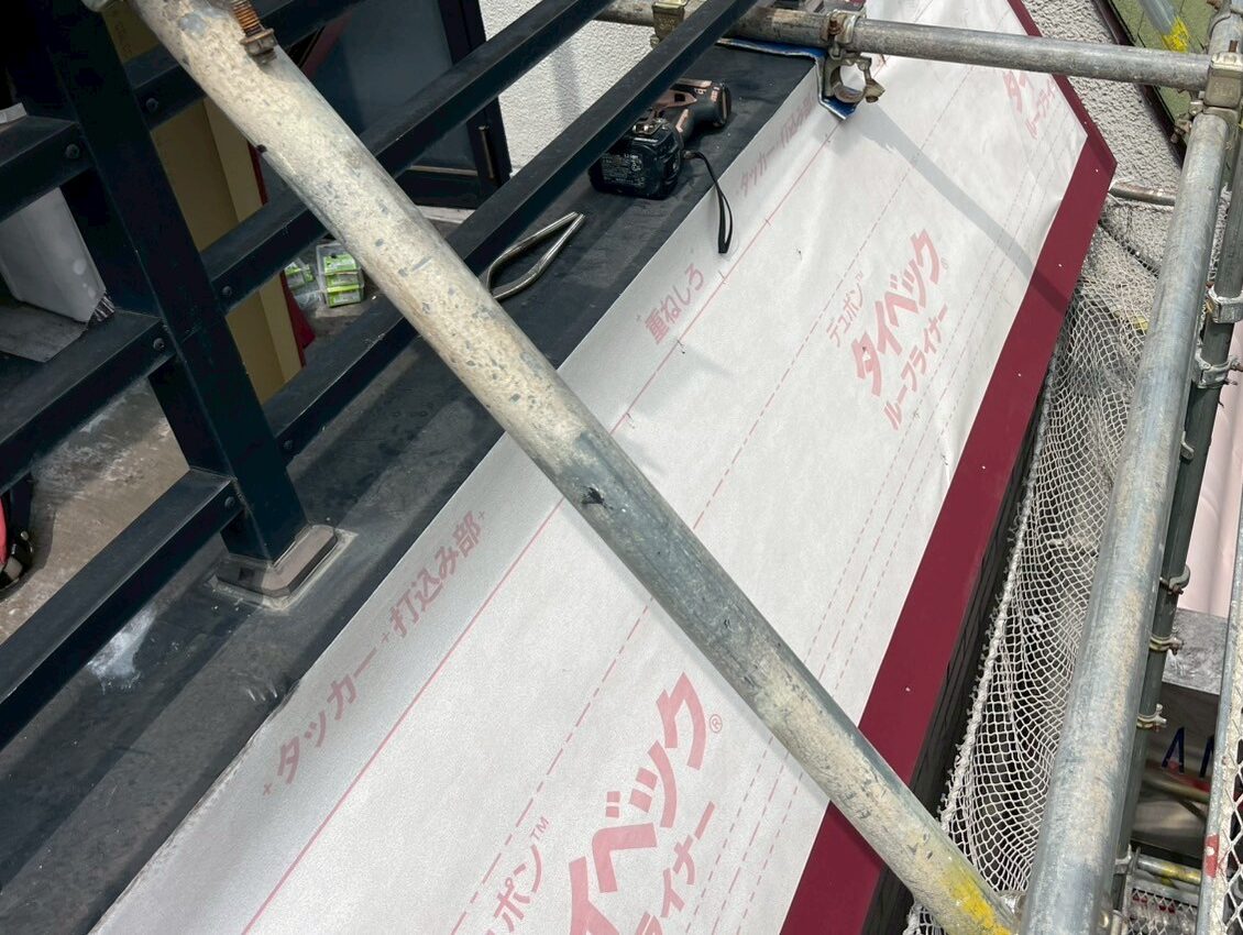 屋根工事(タイル部分)