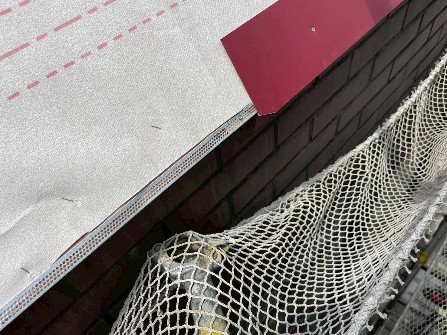 屋根工事(タイル部分)