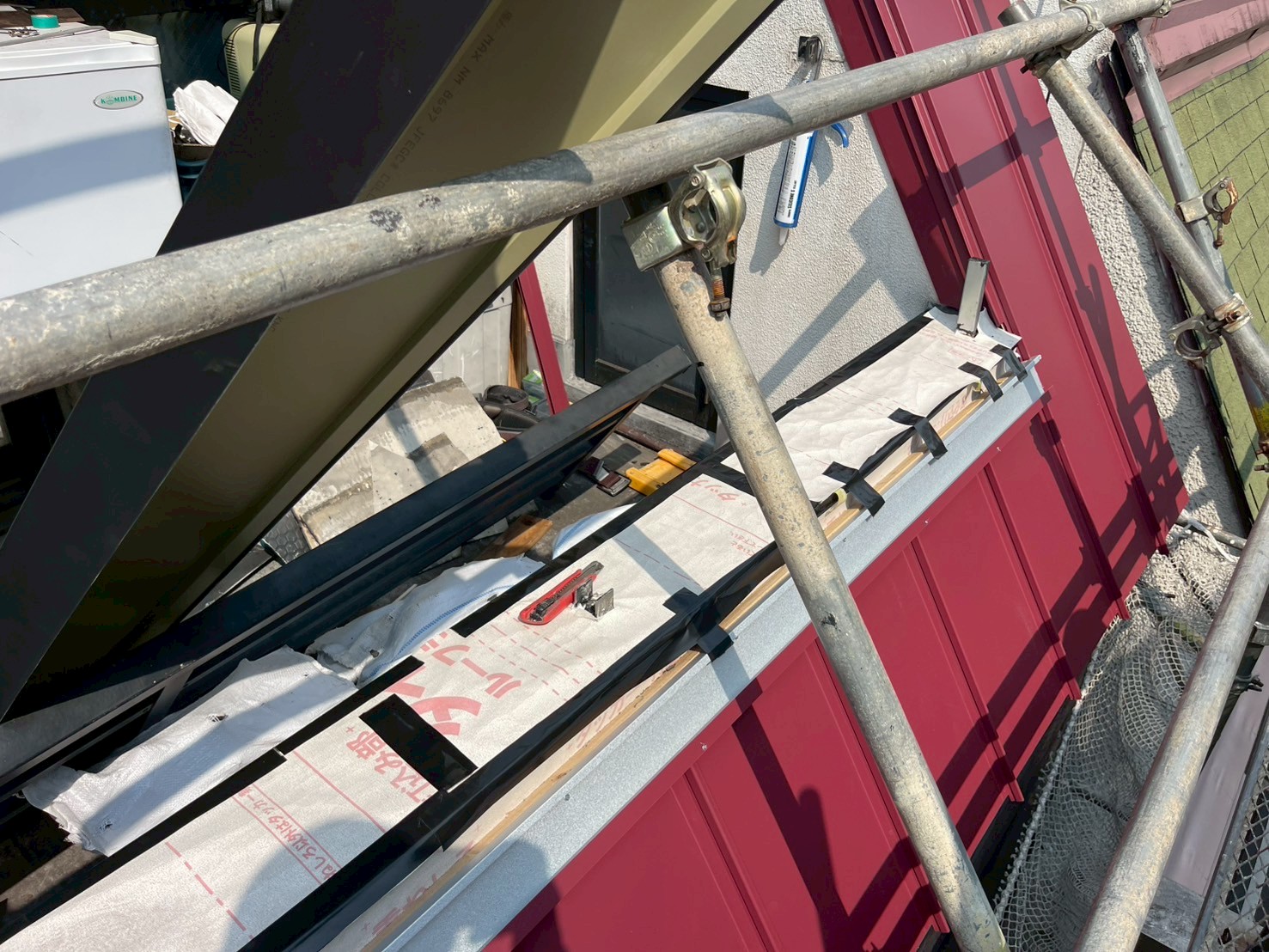 屋根工事(タイル部分)