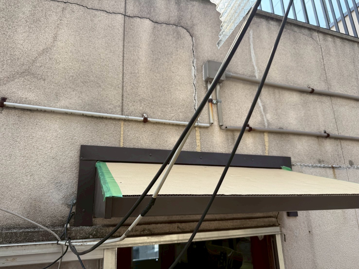 庇取り替え工事