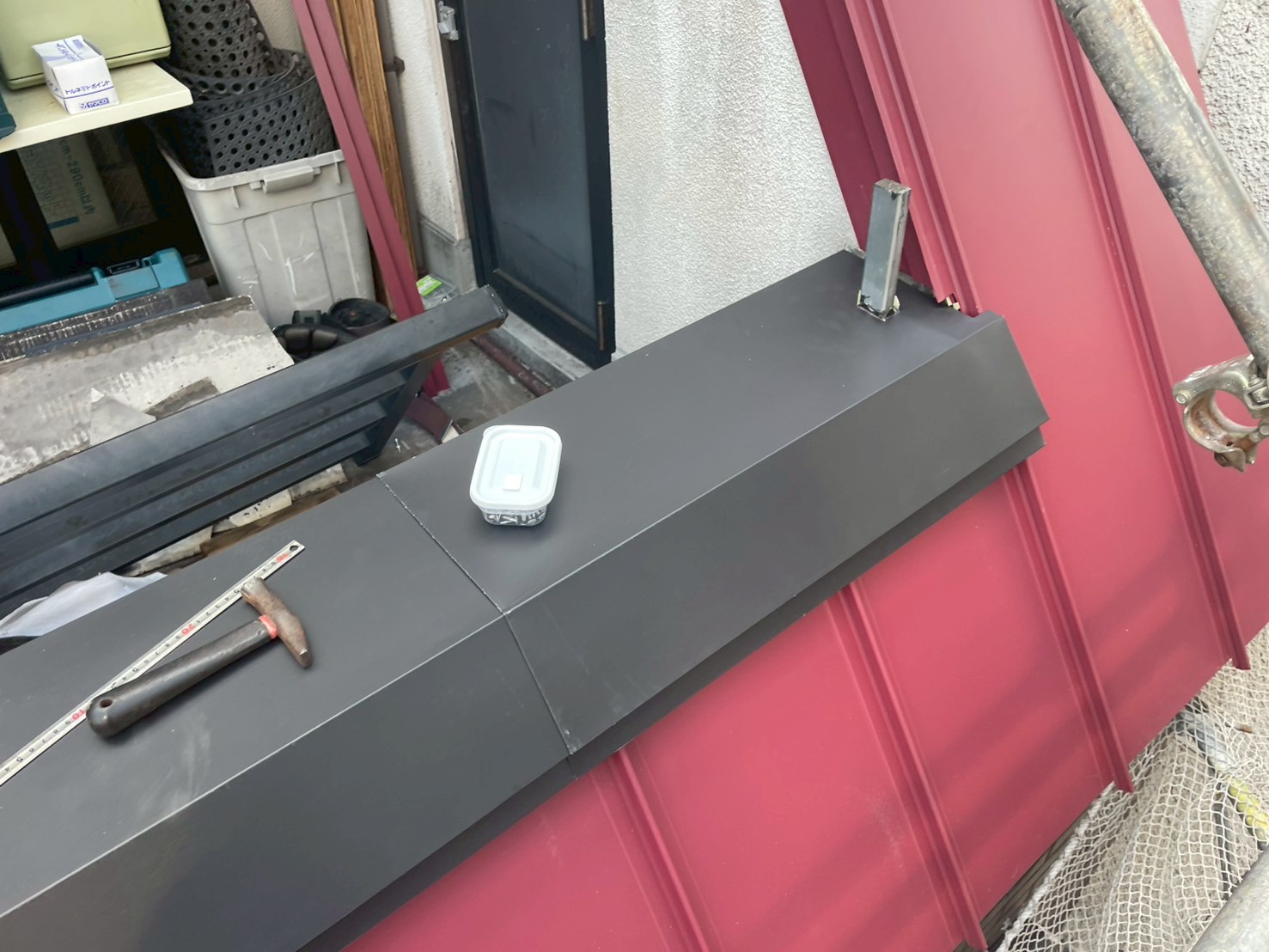 屋根工事(タイル部分)