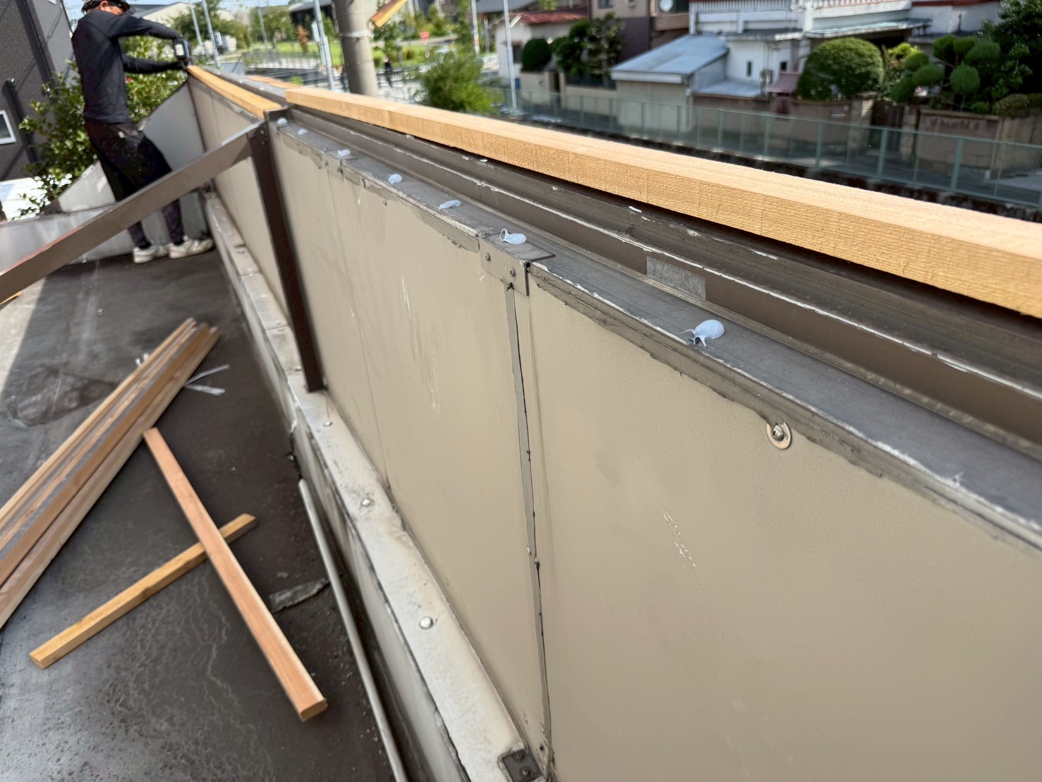 看板裏板金工事