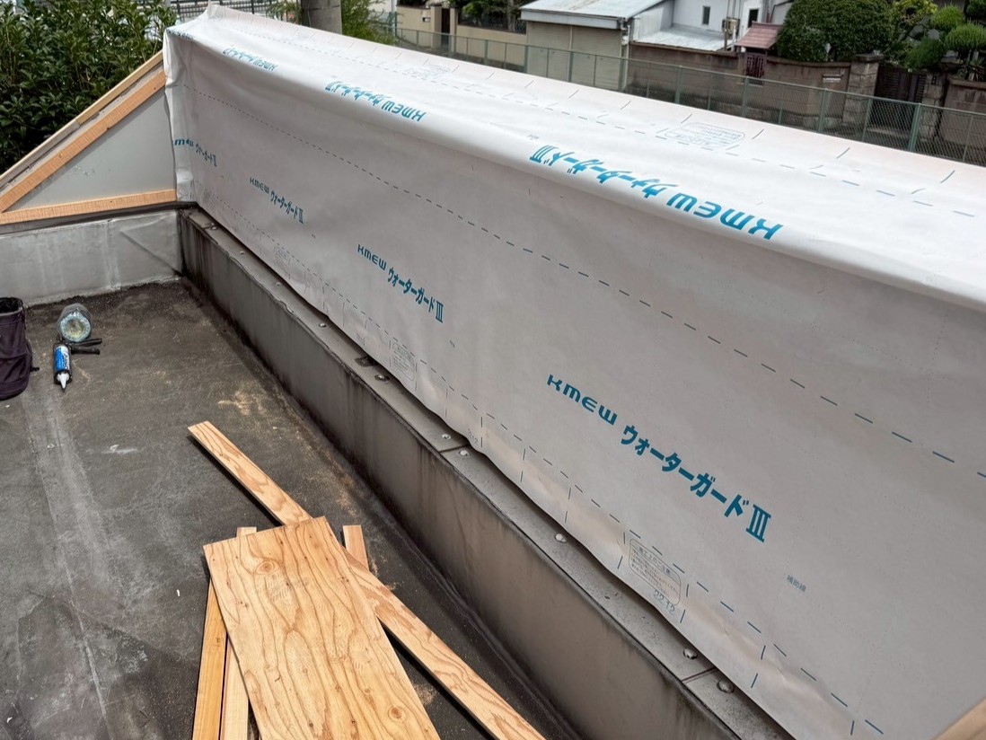 看板裏板金工事