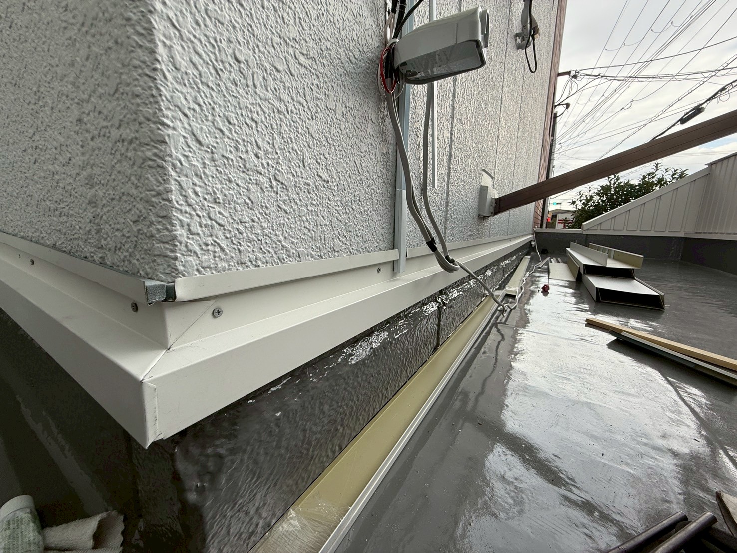 看板裏板金工事