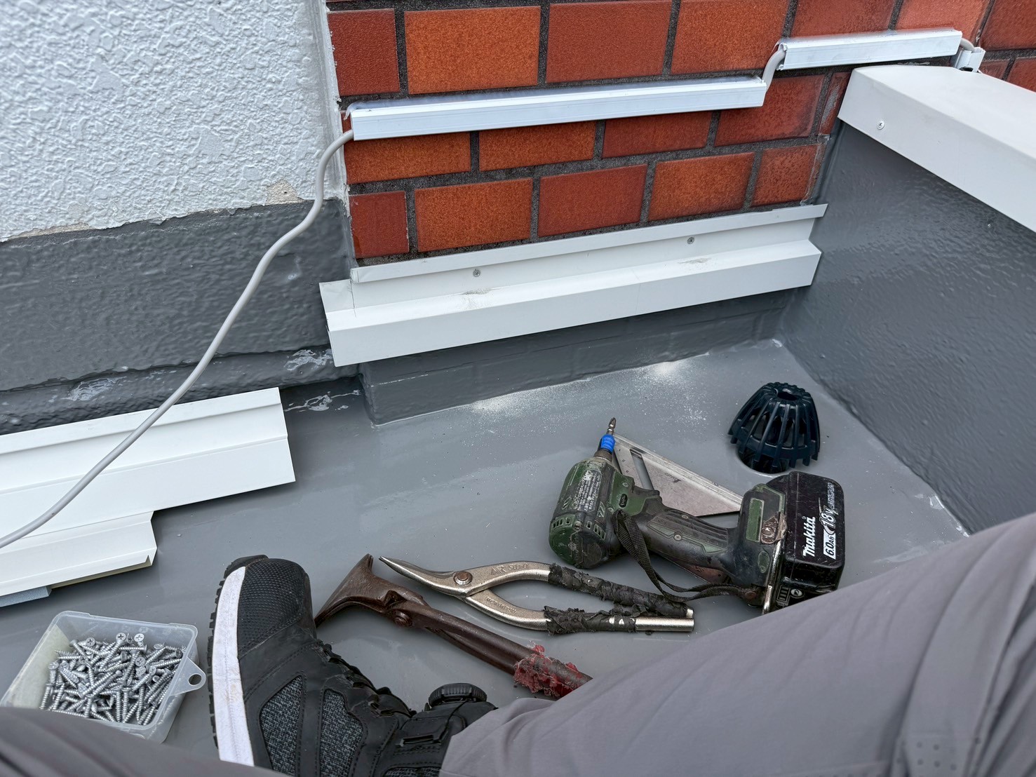 看板裏板金工事