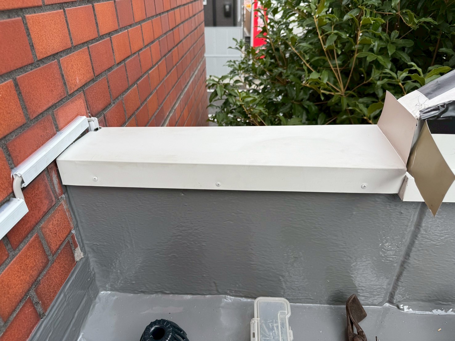 看板裏板金工事