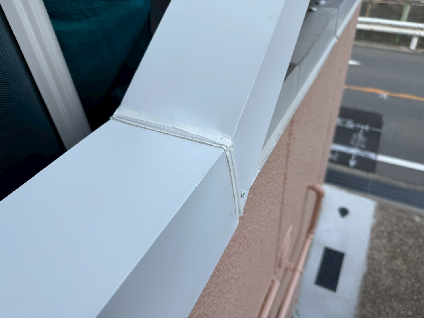 看板裏板金工事