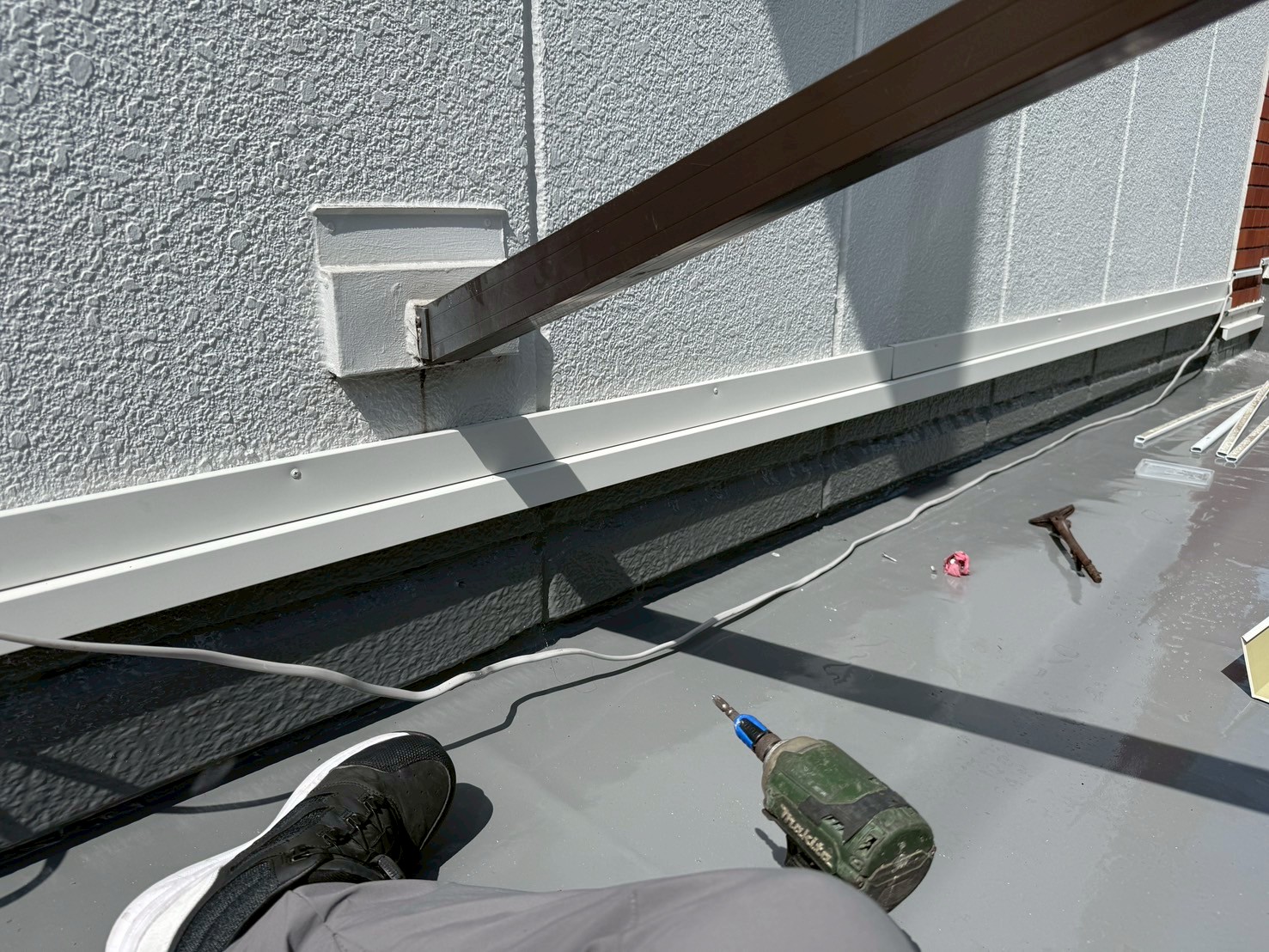 看板裏板金工事