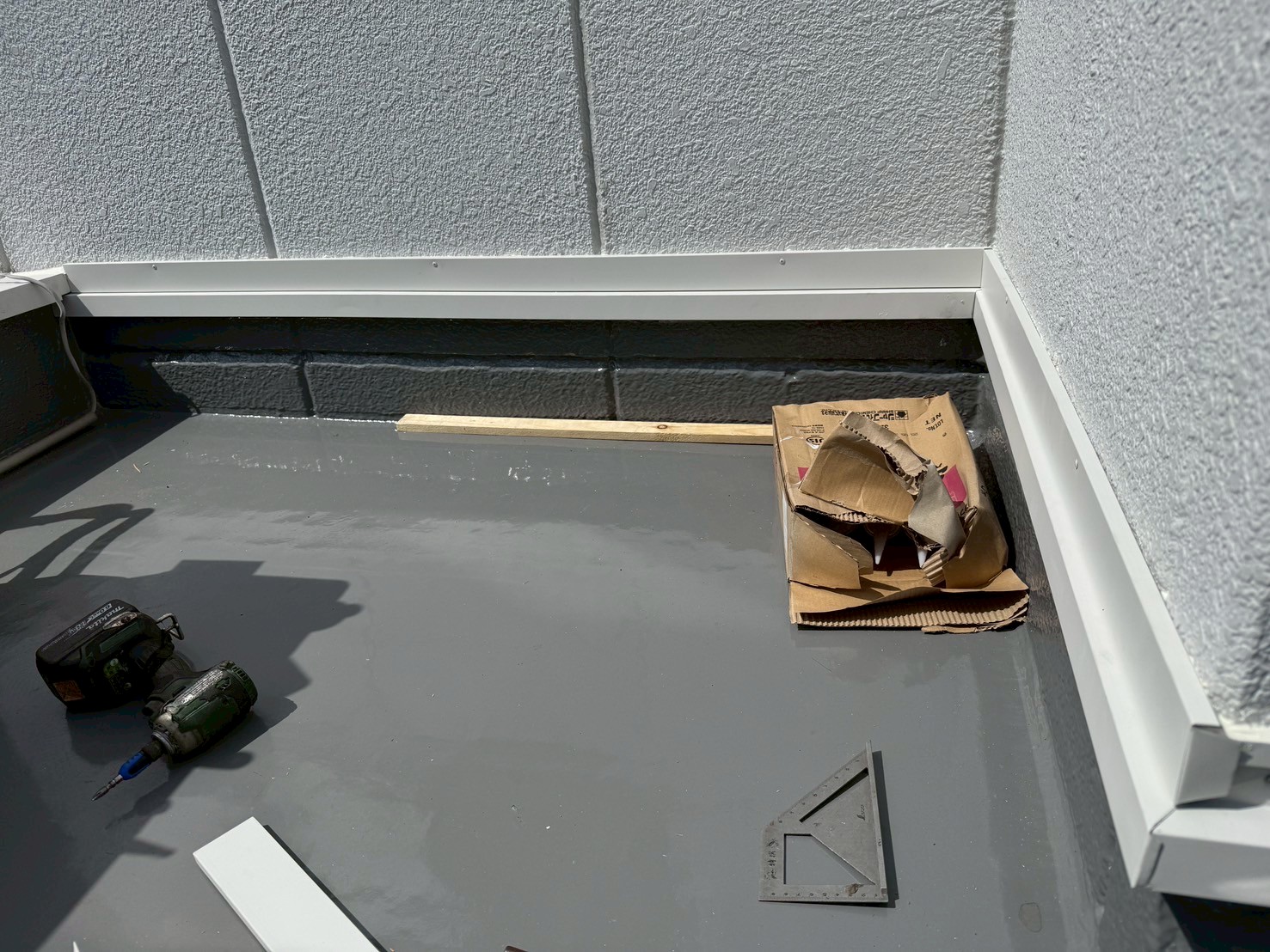 看板裏板金工事