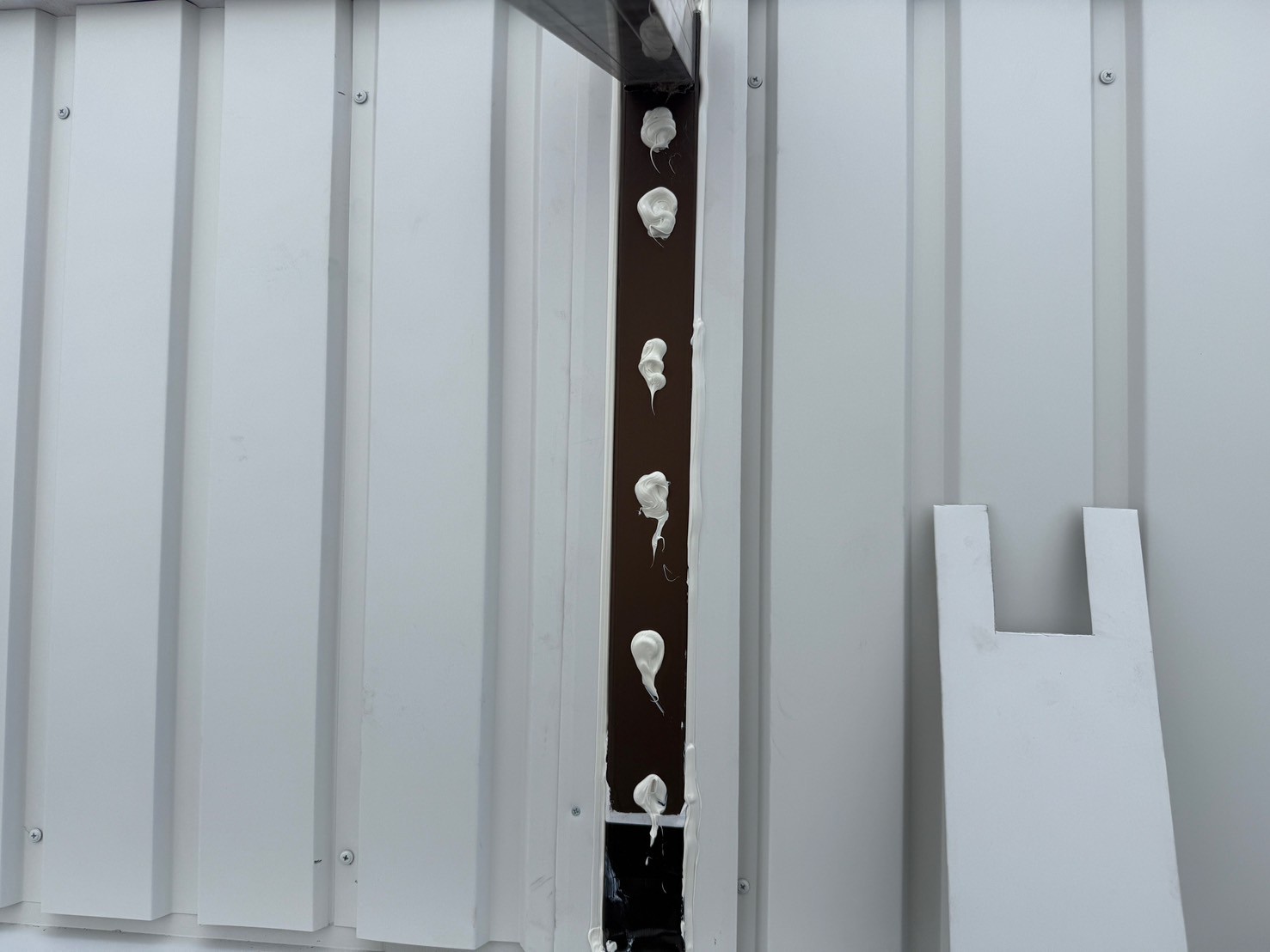 看板裏板金工事